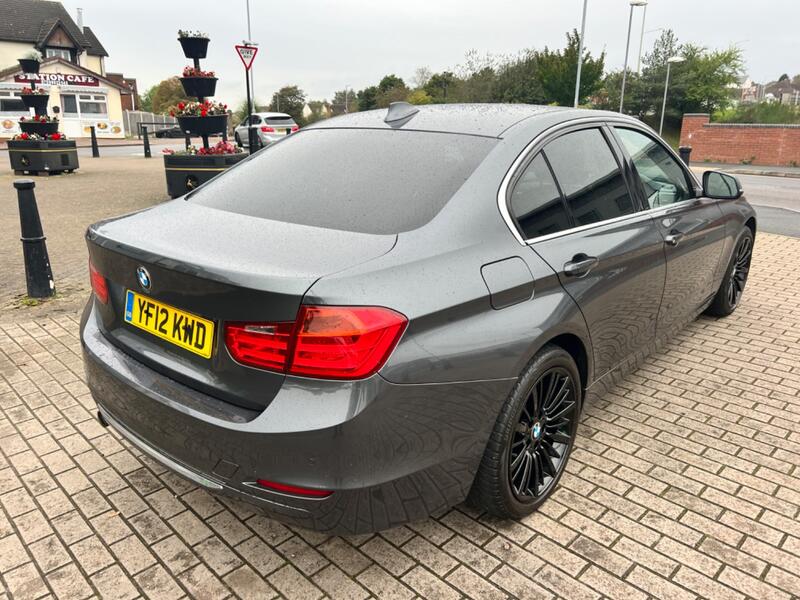 View BMW 3 SERIES 2.0 320d Luxury Saloon