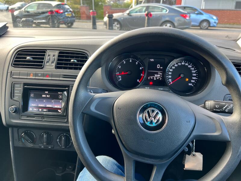 VOLKSWAGEN POLO