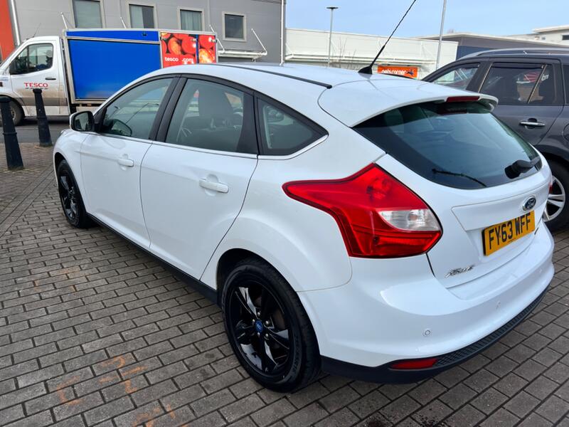 View FORD FOCUS 1.0 T EcoBoost Zetec 