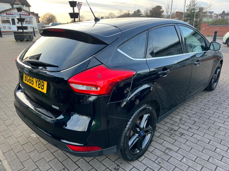 View FORD FOCUS 1.0 T EcoBoost Zetec 