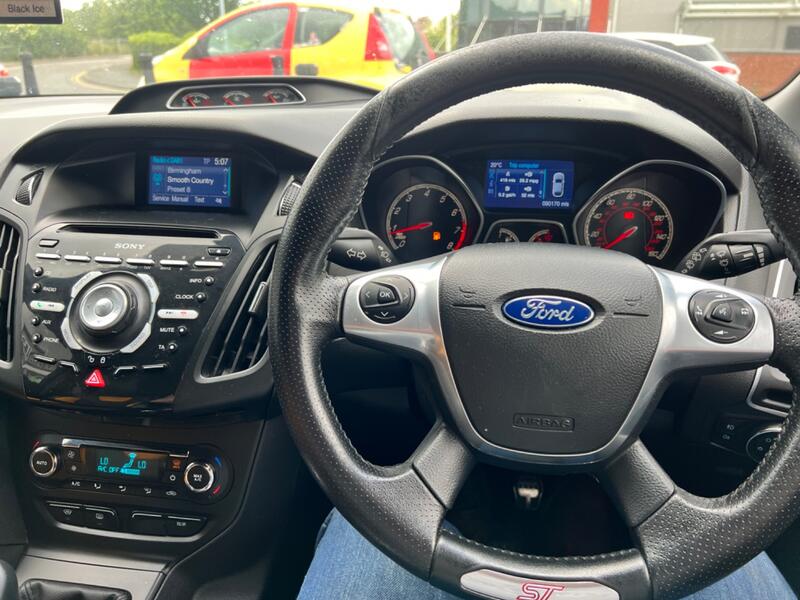 FORD FOCUS