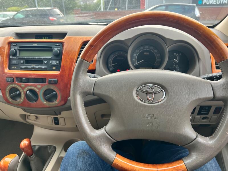 TOYOTA HILUX