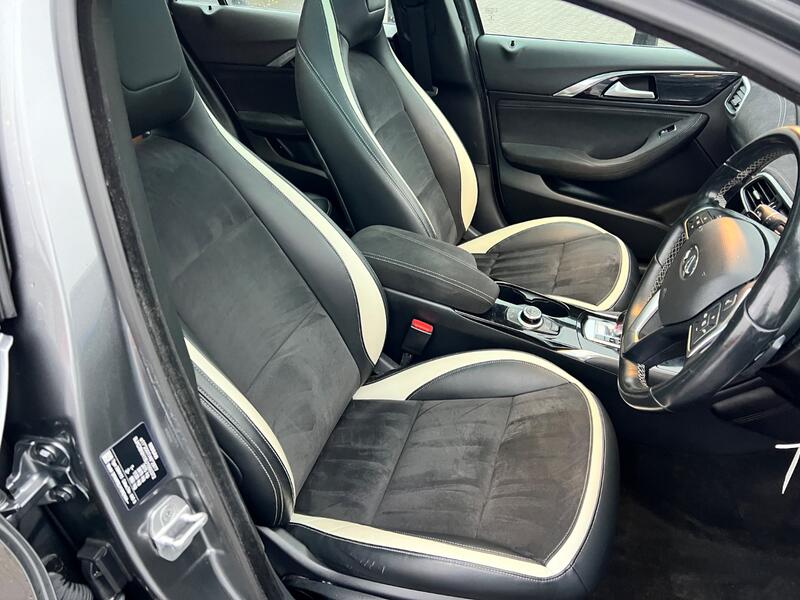 INFINITI Q30