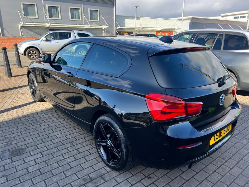 BMW 1 SERIES