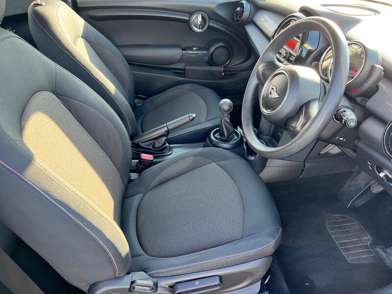 MINI HATCH