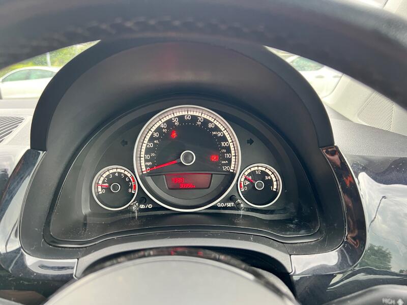 VOLKSWAGEN UP