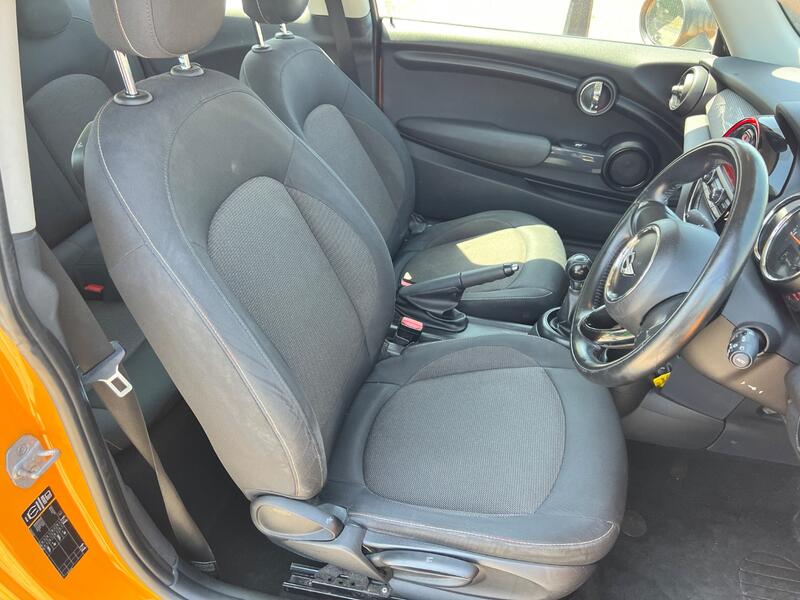 MINI HATCH