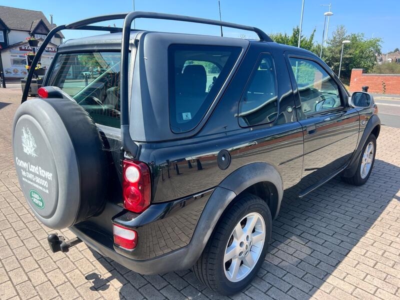 View LAND ROVER FREELANDER 2.0 TD4 Adventurer