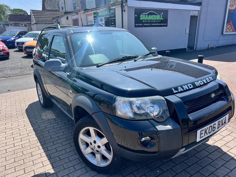 View LAND ROVER FREELANDER 2.0 TD4 Adventurer