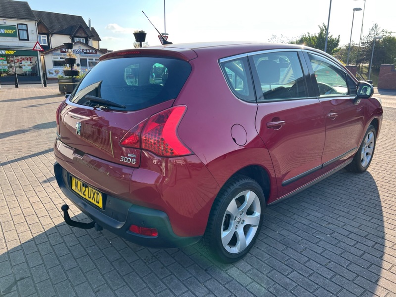 View PEUGEOT 3008 1.6 e-HDi Active