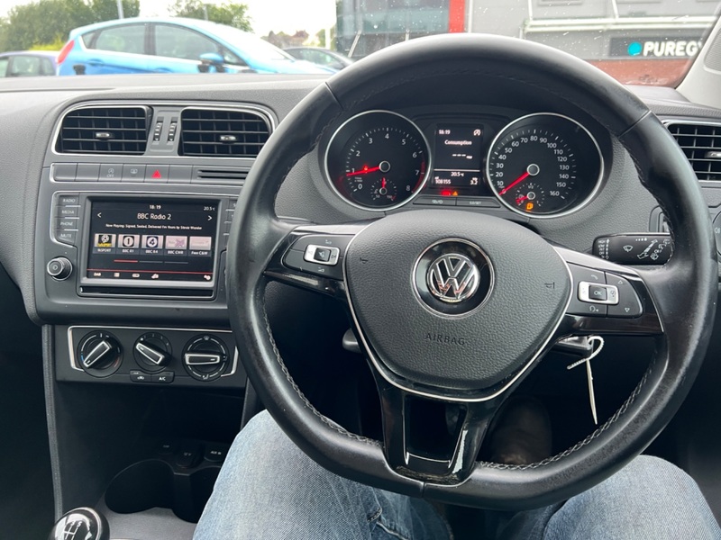 VOLKSWAGEN POLO